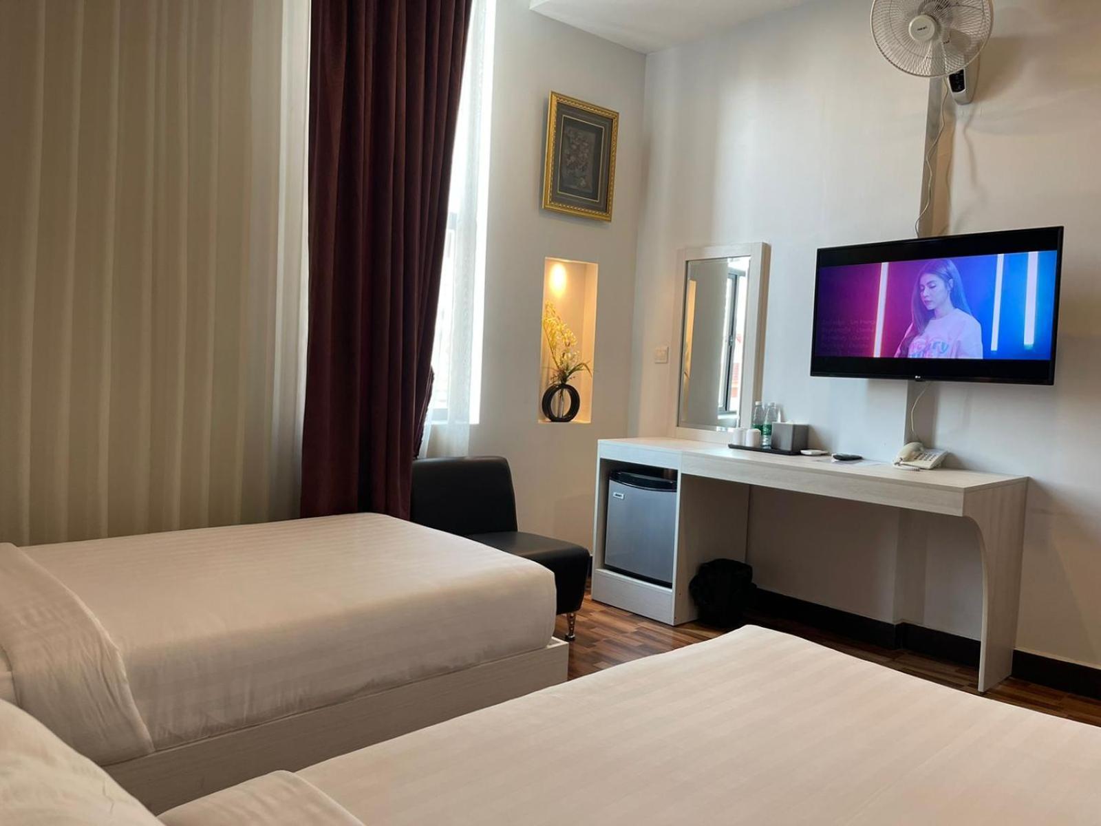 De Hotel Phnom Penh Exterior photo