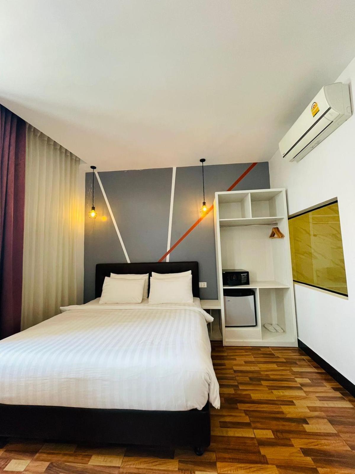 De Hotel Phnom Penh Exterior photo