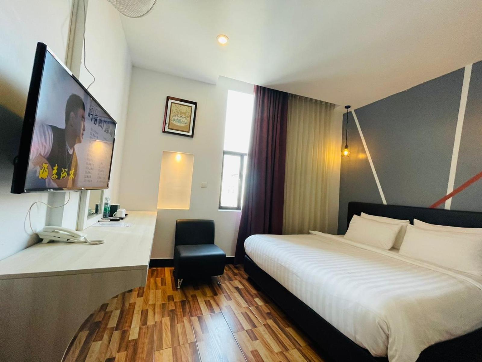 De Hotel Phnom Penh Exterior photo